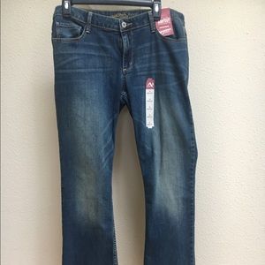 NWT Arizona Curvy Boot Cut Jeans