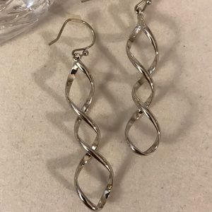 🌸Twizzler Earrings