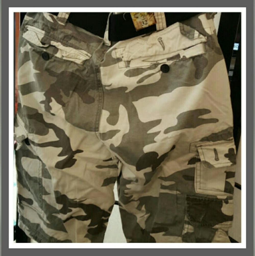 NWT WEARFIRST CAMO BELTED CARGO SHORTS, SIZE 31 - Picture 4 of 9