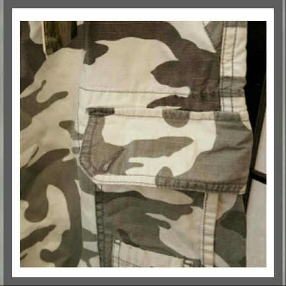 NWT WEARFIRST CAMO BELTED CARGO SHORTS, SIZE 31 - Picture 5 of 9