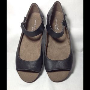 Natural Soul open toe Mary Jane flats