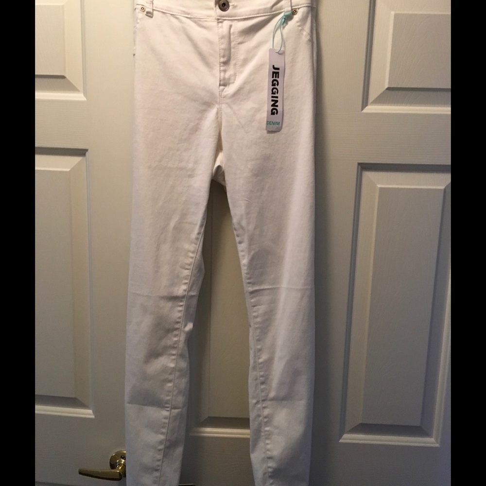 White Denim Look Jeggings from Maurices. NWT's.