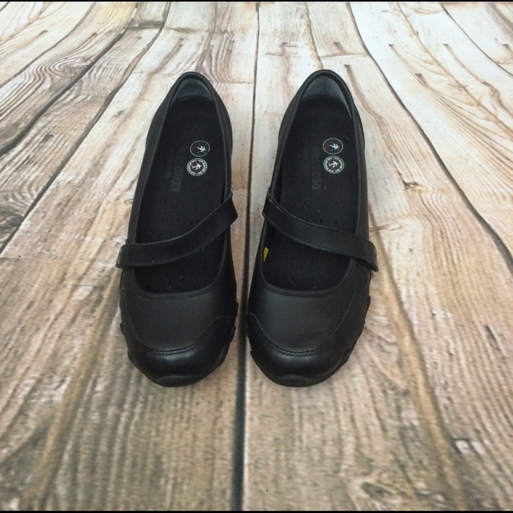 Skechers work women's shoe.