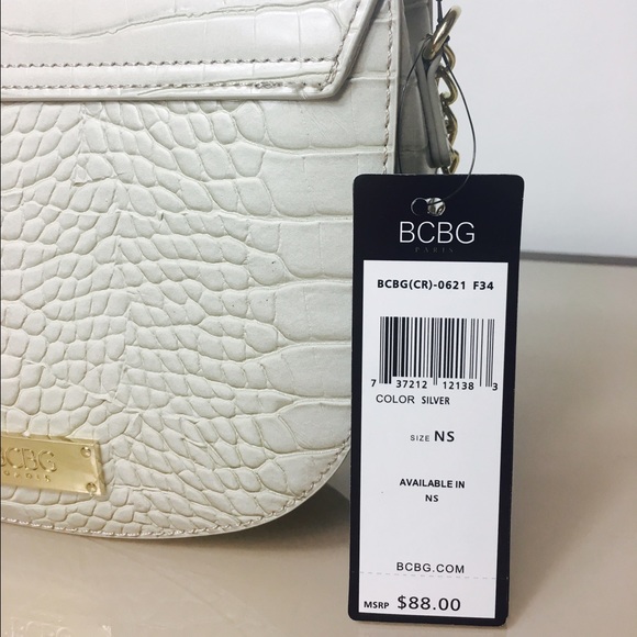 Sold 🖤BCBG Arrow cross body bag - Picture 7 of 8