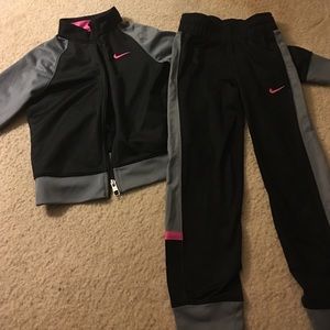 Girls Nike Jogging Suit