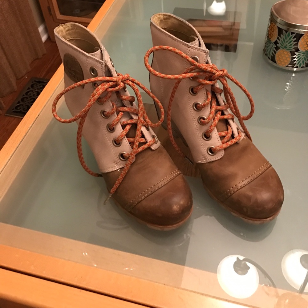 Sorel wedge boots, gently worn, size 8.5