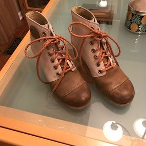 Sorel wedge boots, gently worn, size 8.5