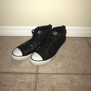 Black leather Converse mid