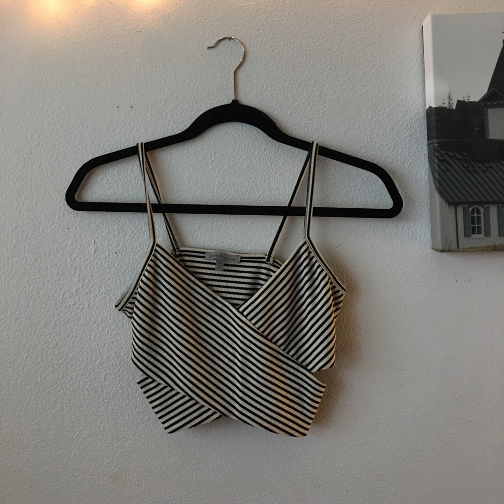 Side Cutout Crop Top