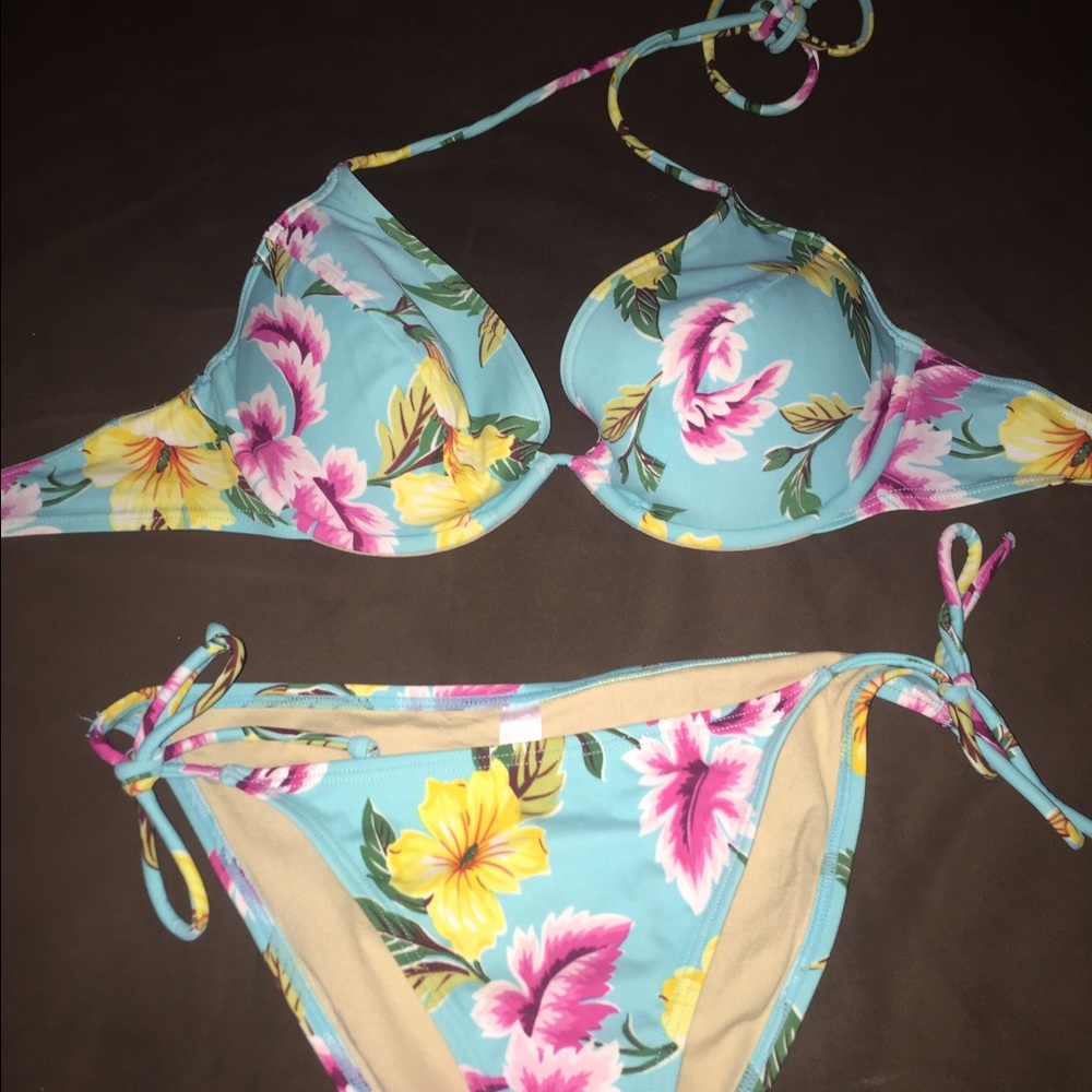 Victoria Secret Ladies string bikini 👙