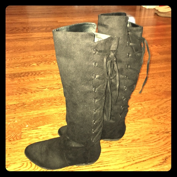 💕SOLD Black tie up boots with lace up details💕 - Picture 4 of 8