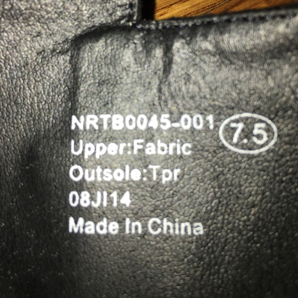 💕SOLD Black tie up boots with lace up details💕 - Picture 5 of 8