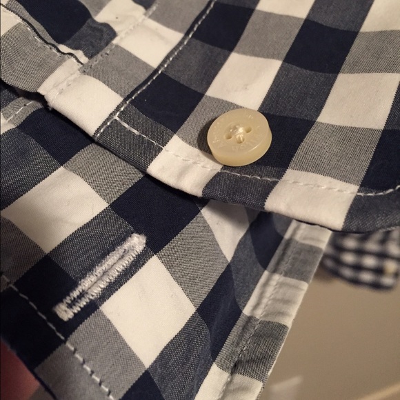 Button down A&F - Picture 3 of 3