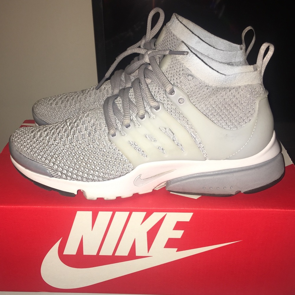 NIKE FLYNIT PRESTO Sz 7 Men , 9 Women