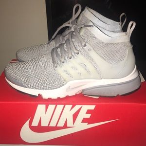 NIKE FLYNIT PRESTO Sz 7 Men , 9 Women