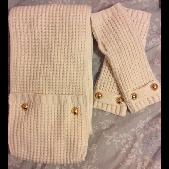 Michael Kors Accessories - NWOT Michael Kors knit scarf & gloves set