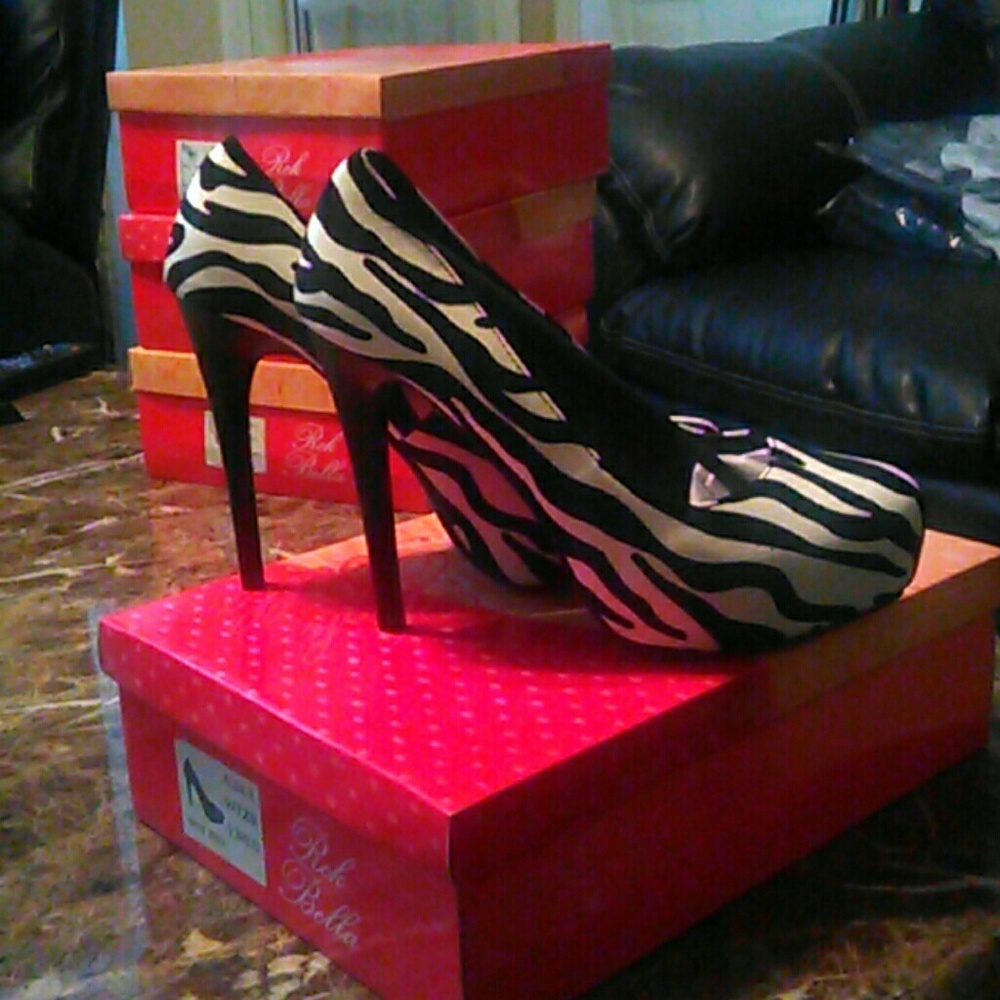 Shoes - Picture 2 of 2