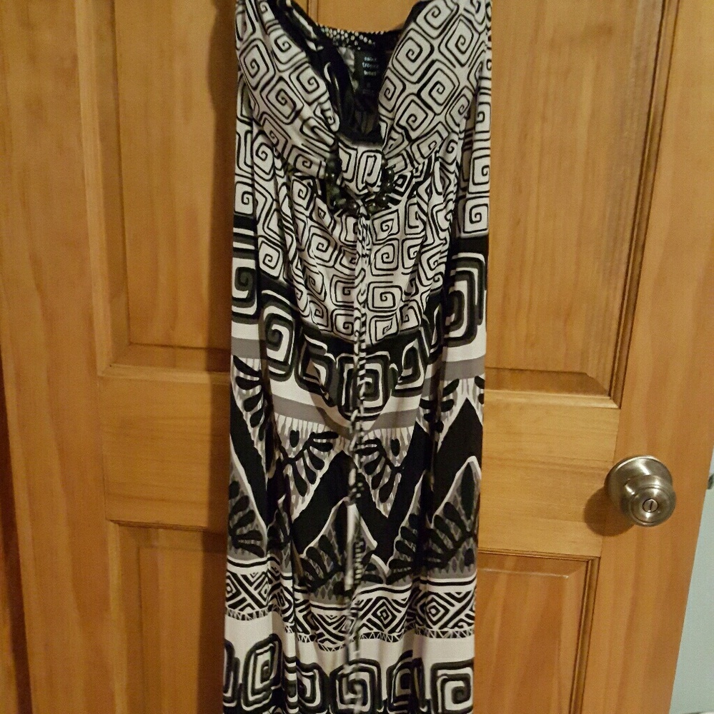 Women's long sleeveless dress