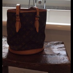 Authentic Louis Vuitton petit bucket