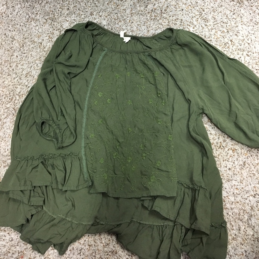 Hi/low open shoulder blouse