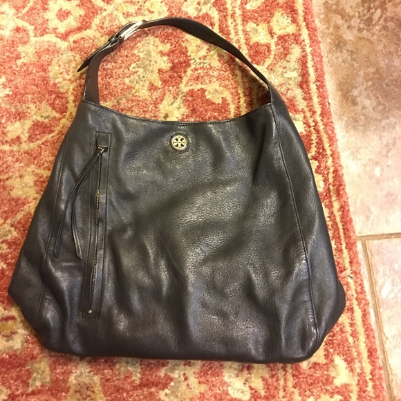 Tory Burch Handbags - Tory Butch leather purse