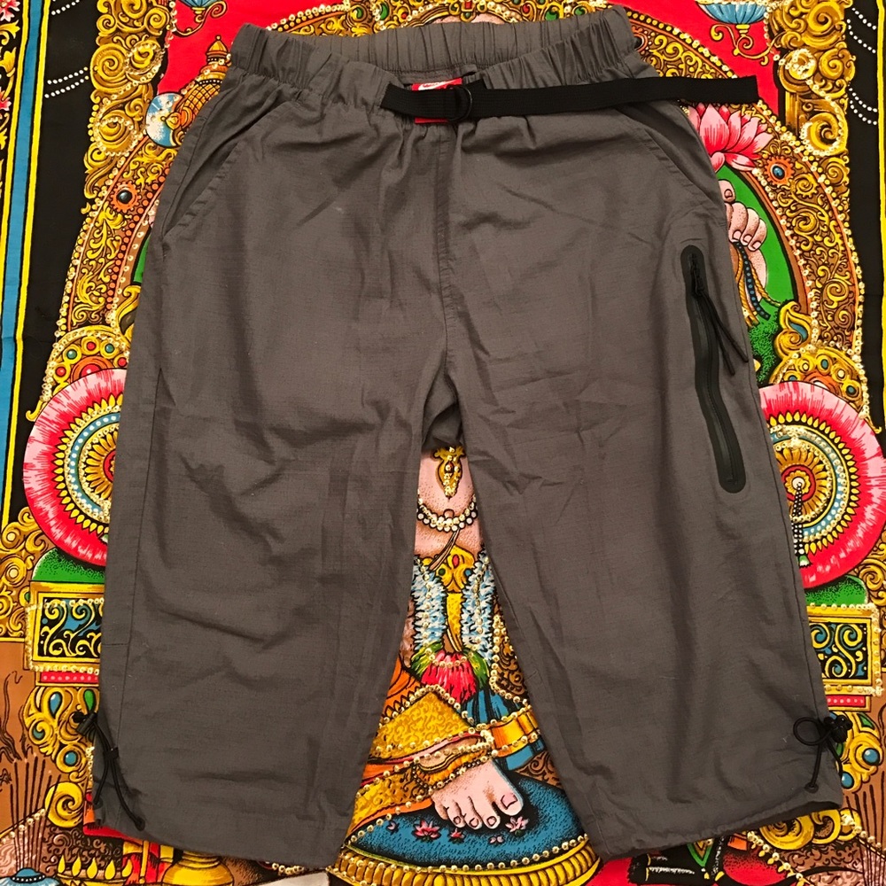 NIKE canvas capris