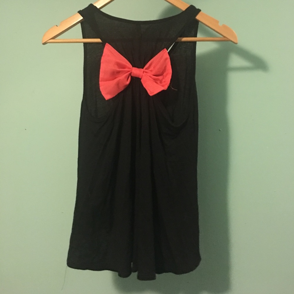 Black tanktop with coral bow on back 🎀