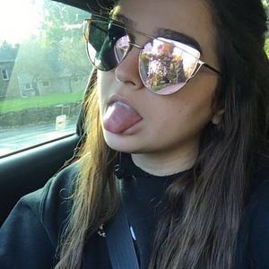 Meet your Posher, Anna