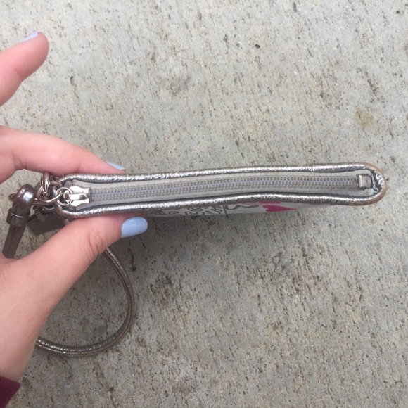 ❌SOLD❌COACH Poppy Graffiti Wristlet - Picture 6 of 7