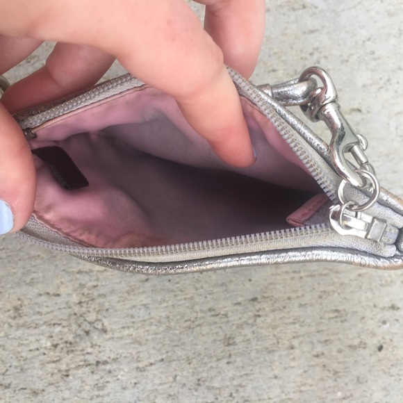 ❌SOLD❌COACH Poppy Graffiti Wristlet - Picture 7 of 7