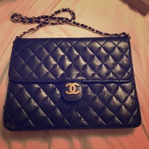 Vintage 1980's Chanel shoulder bag