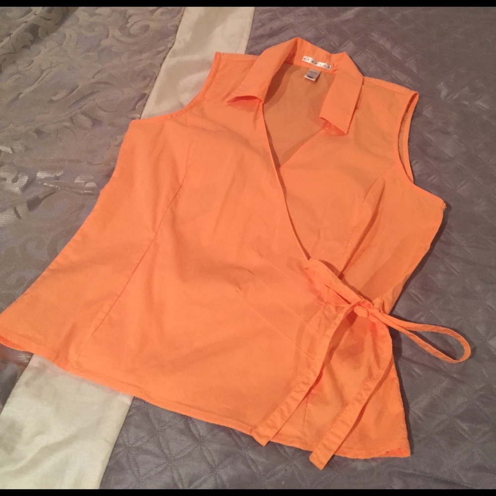 Spring classic sleeveless wrap top