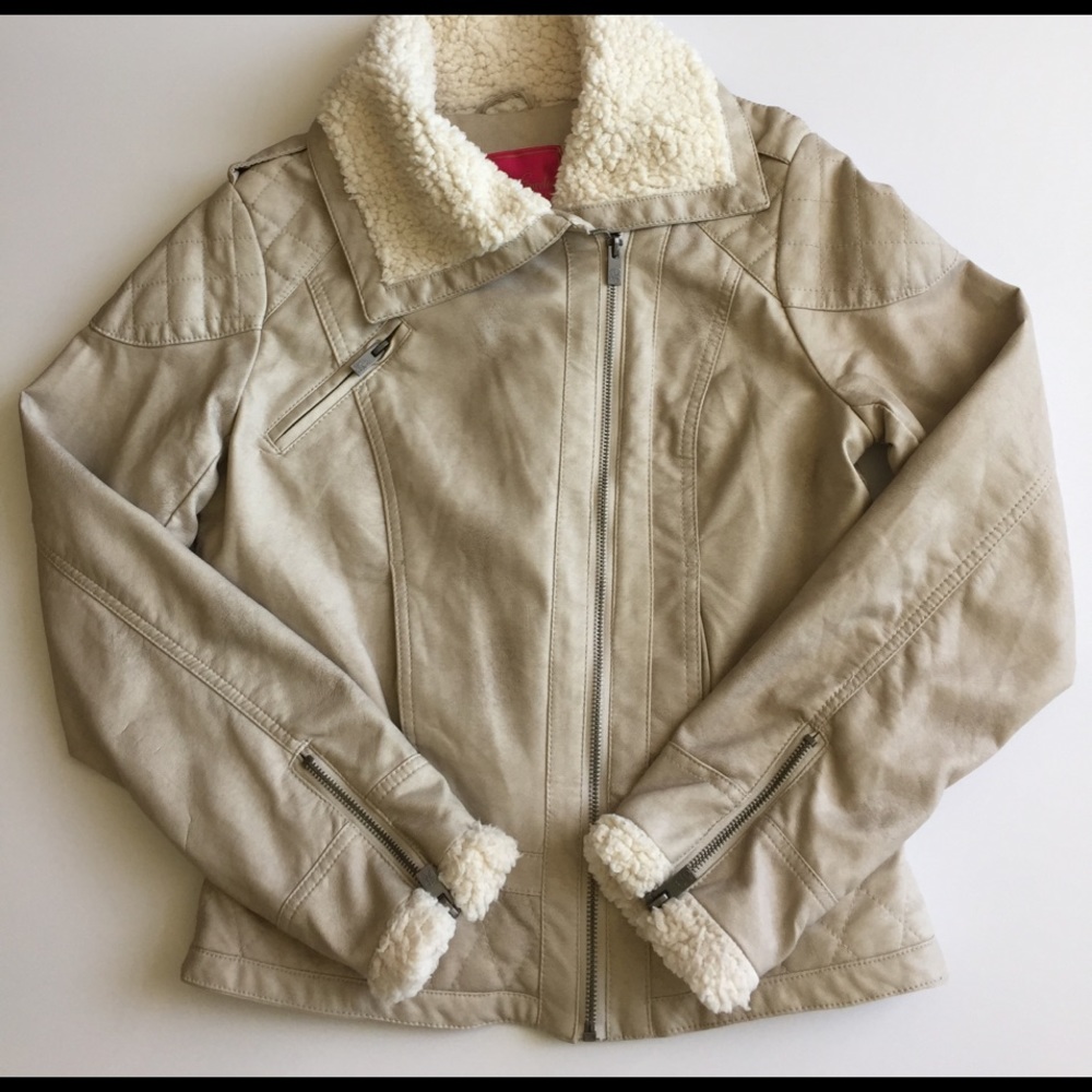 ❤NWOT Faux fur & faux leather light weight jacket❤