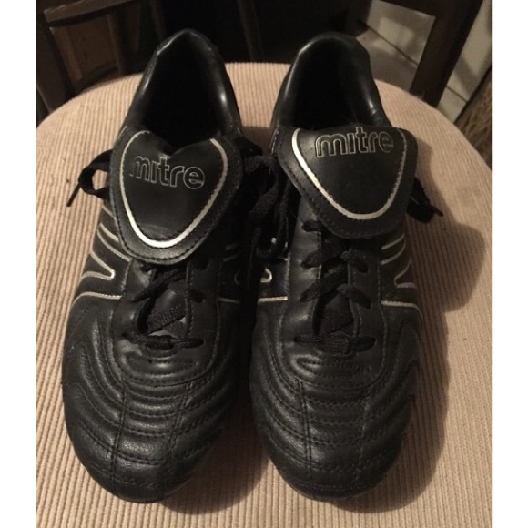 Sport cleats - Picture 1 of 3
