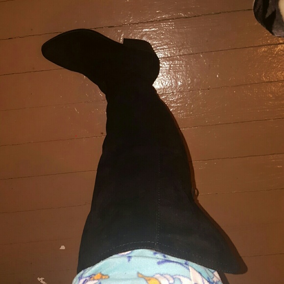 Black thigh-high boots with wedge - Picture 2 of 4