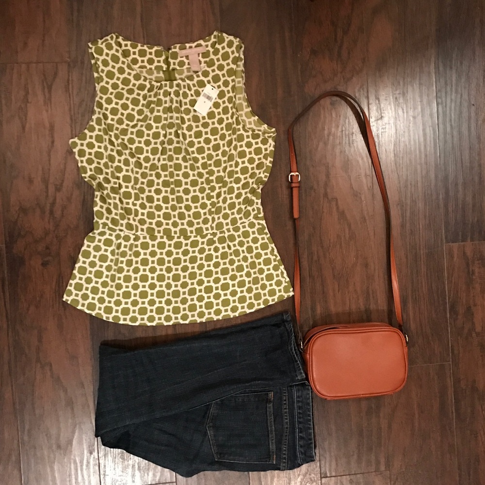 Banana republic size 6 sleeveless blouse