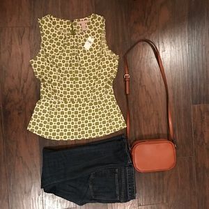 Banana republic size 6 sleeveless blouse