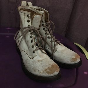 urban outfitters boots