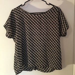 Anchor pattern black and white snap back blouse