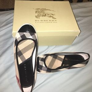 Burberry Slip on flats