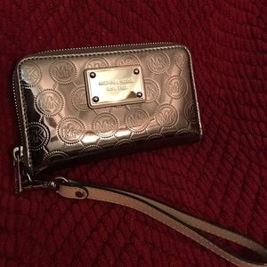 Michael kors wristlet