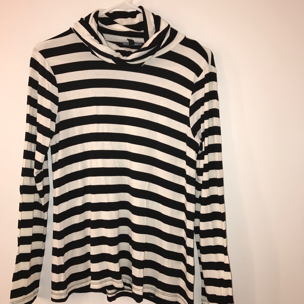Black&white striped turtle neck sweater