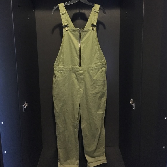 Green jumpsuit - Picture 1 of 7