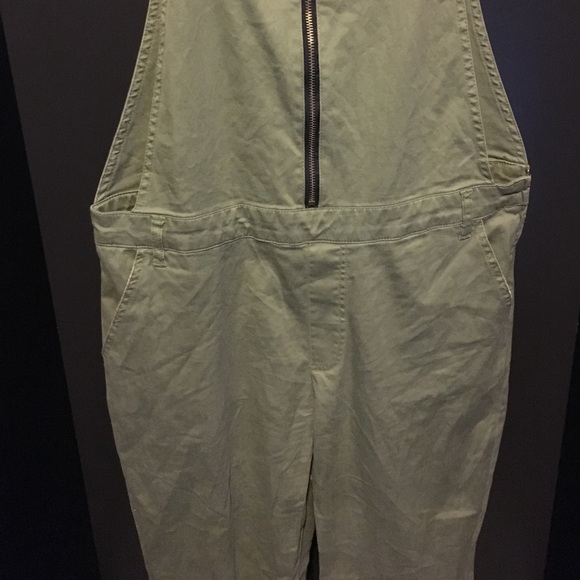 Green jumpsuit - Picture 3 of 7