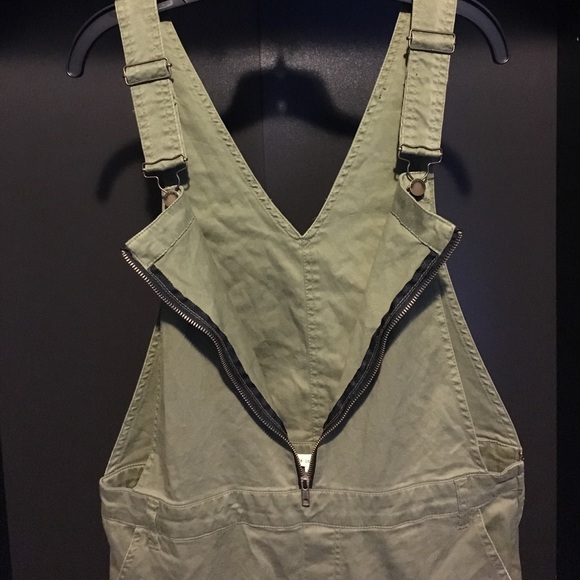 Green jumpsuit - Picture 4 of 7