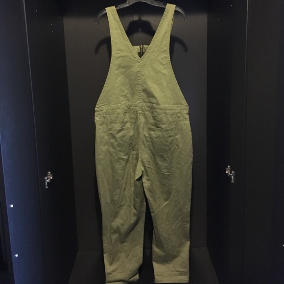 Green jumpsuit - Picture 5 of 7