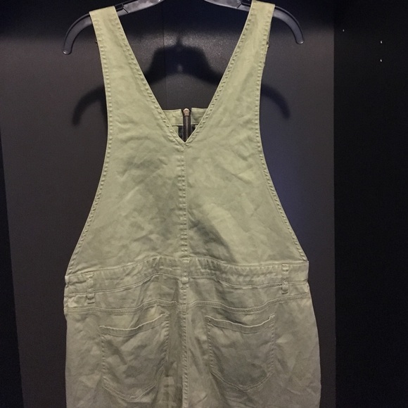 Green jumpsuit - Picture 6 of 7