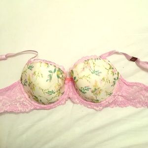 NWT Victoria's Secret Bra 34D