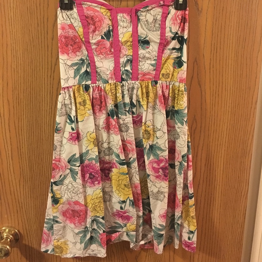 Floral strapless dress