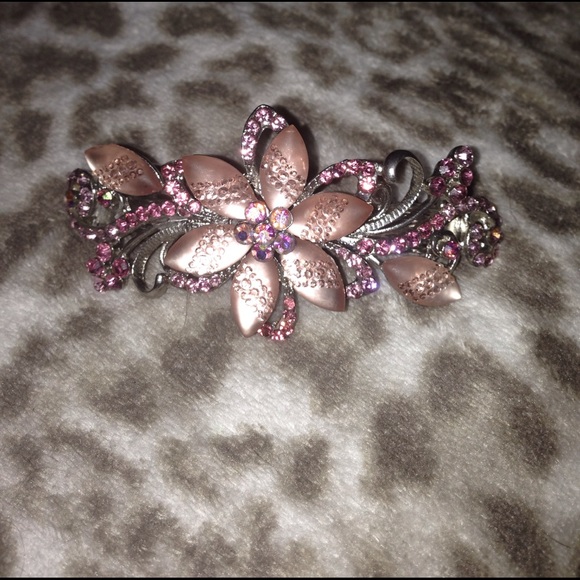 PInk Flower Barrette 🌺 - Picture 2 of 3